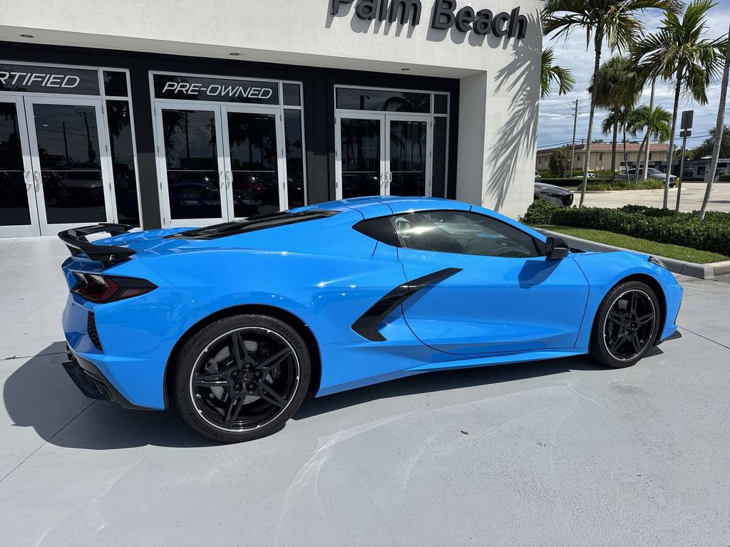 Used 2025 Chevrolet Corvette Stingray Preferred Cpe w/ Z51 Performance Package RWD image 4