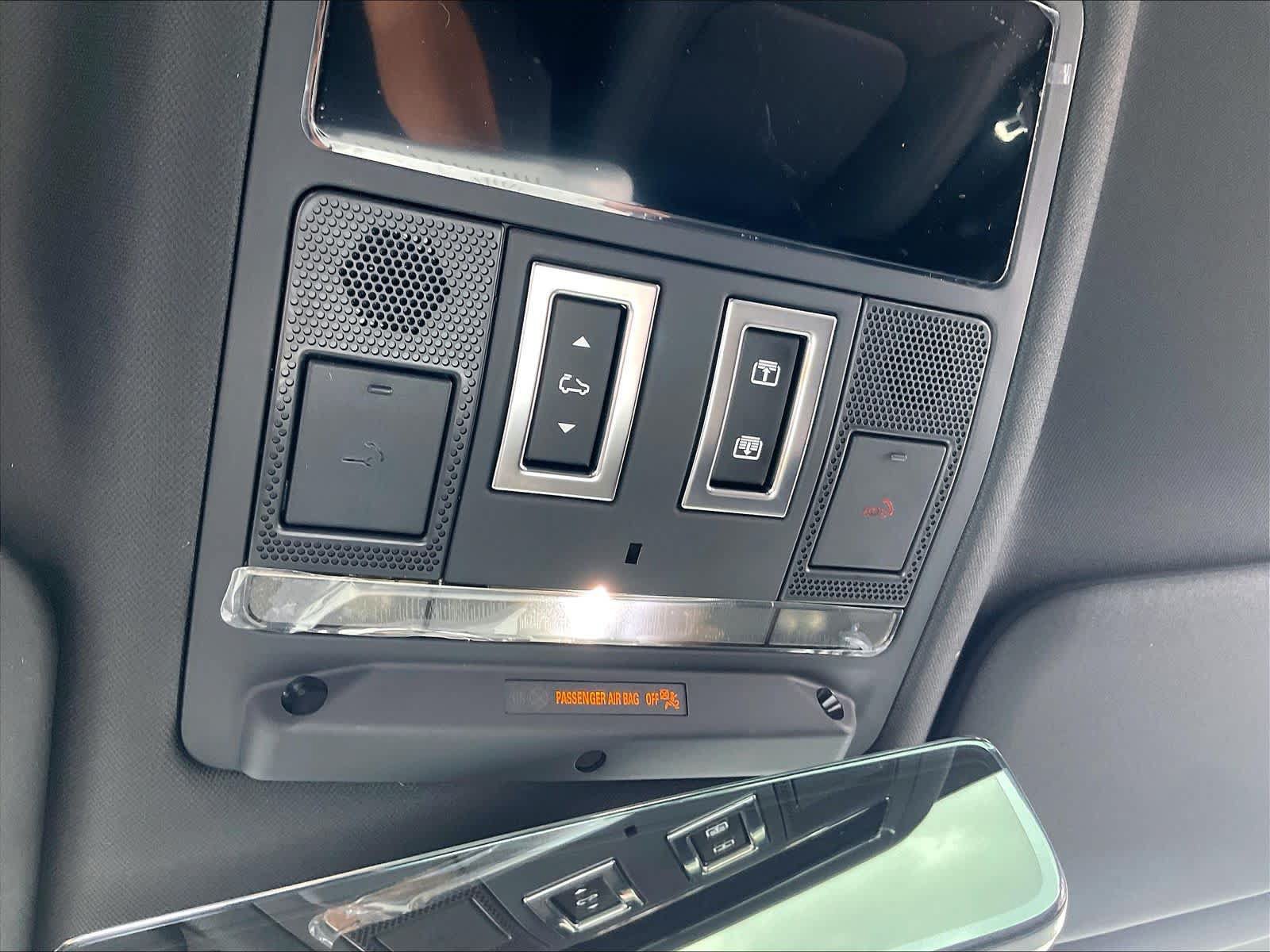 New 2026 Land Rover Defender 130 X-Dynamic SE AWD/4WD image 22