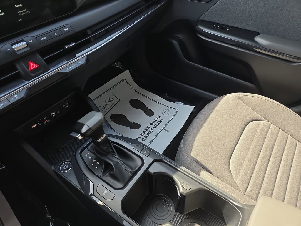 Used 2025 Kia K4 EX image 29