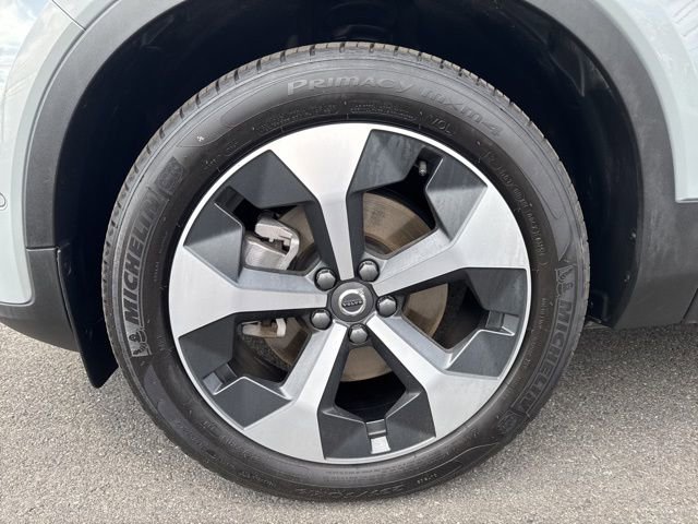 Certified 2025 Volvo XC40 B5 Plus AWD/4WD image 9