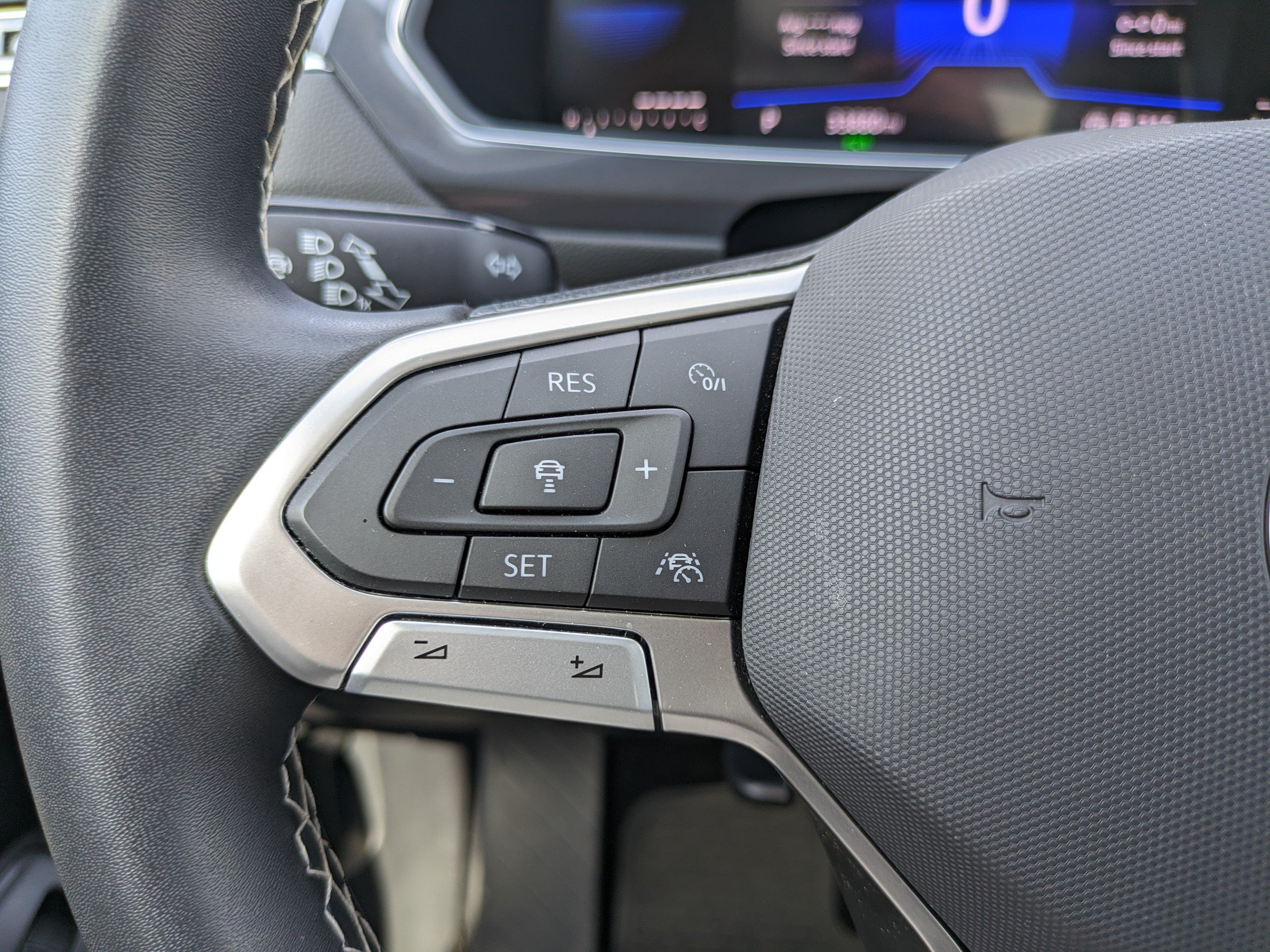 Certified 2023 Volkswagen Tiguan SE FWD image 23