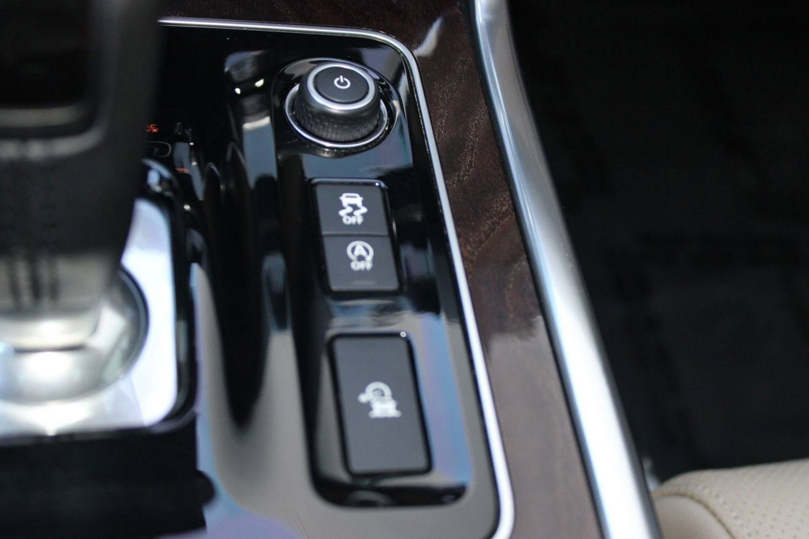 Used 2020 Jaguar XE S image 29