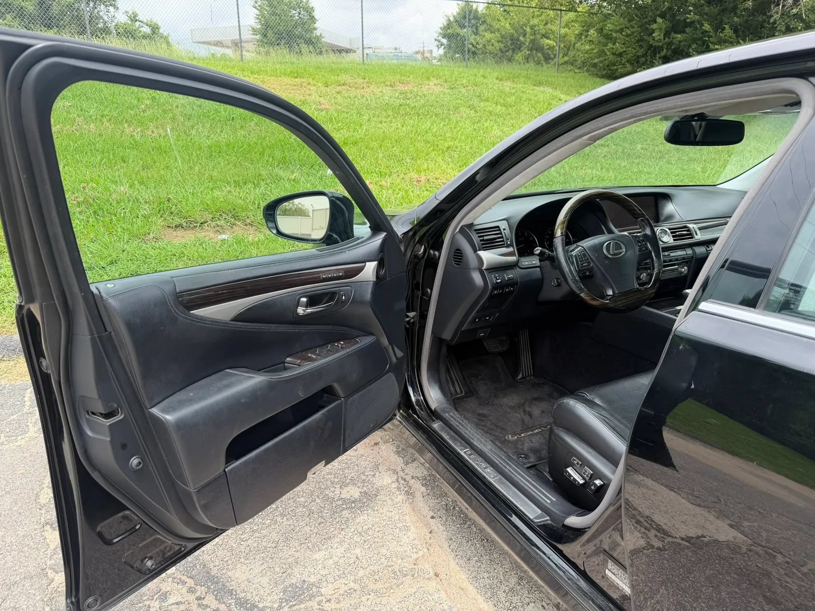 Used 2013 Lexus LS 460 L w/ Preferred Accessory Package RWD image 10