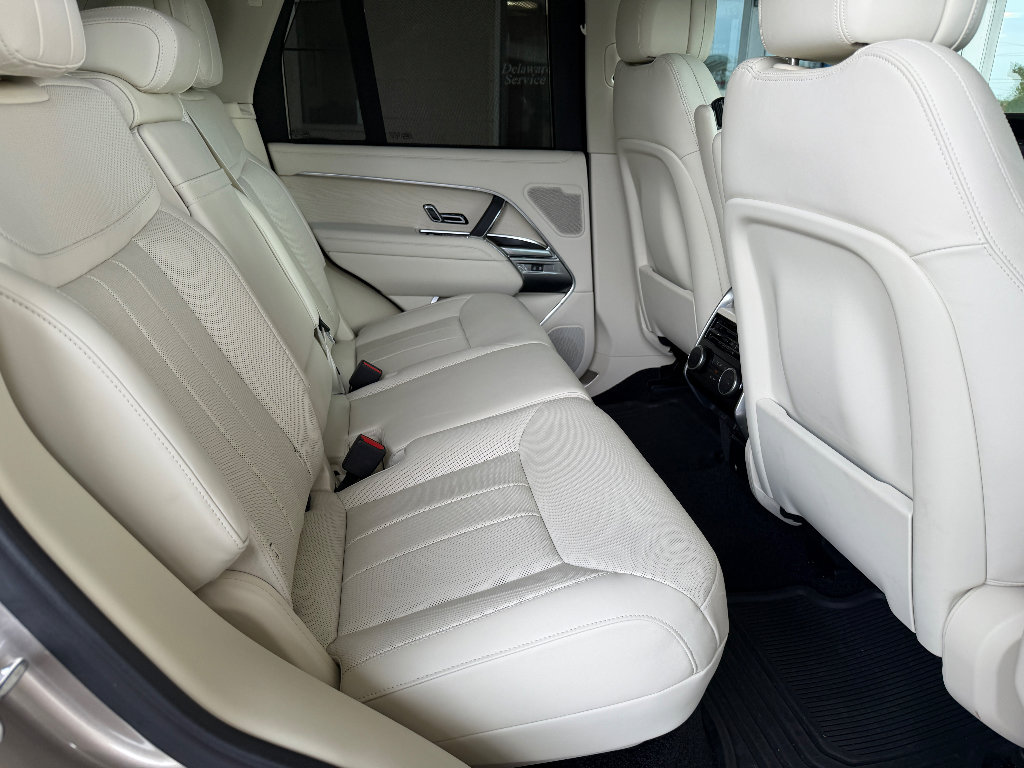 Used 2024 Land Rover Range Rover SE image 3
