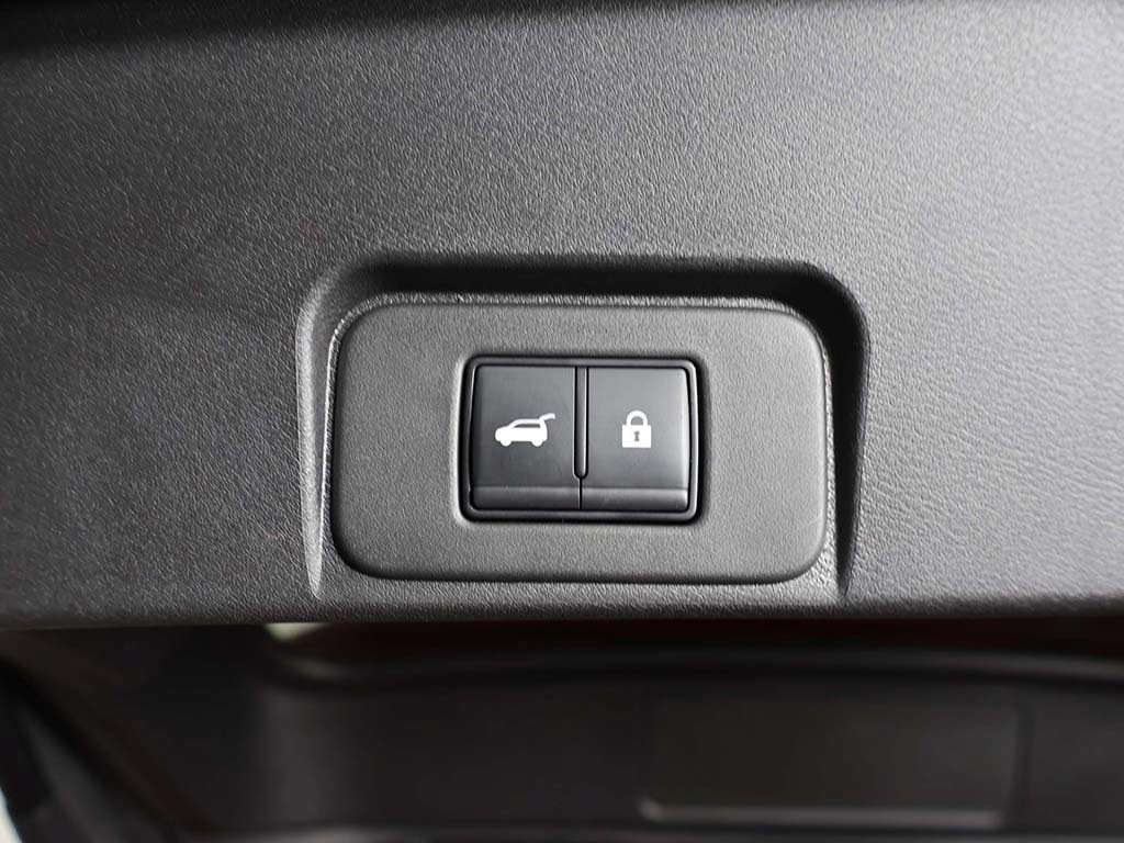 Used 2025 Nissan Rogue SV AWD/4WD image 18