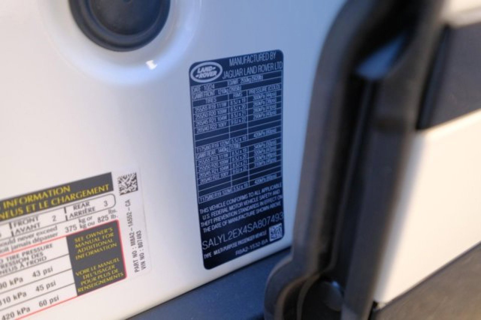 New 2025 Land Rover Range Rover Velar Dynamic SE image 28