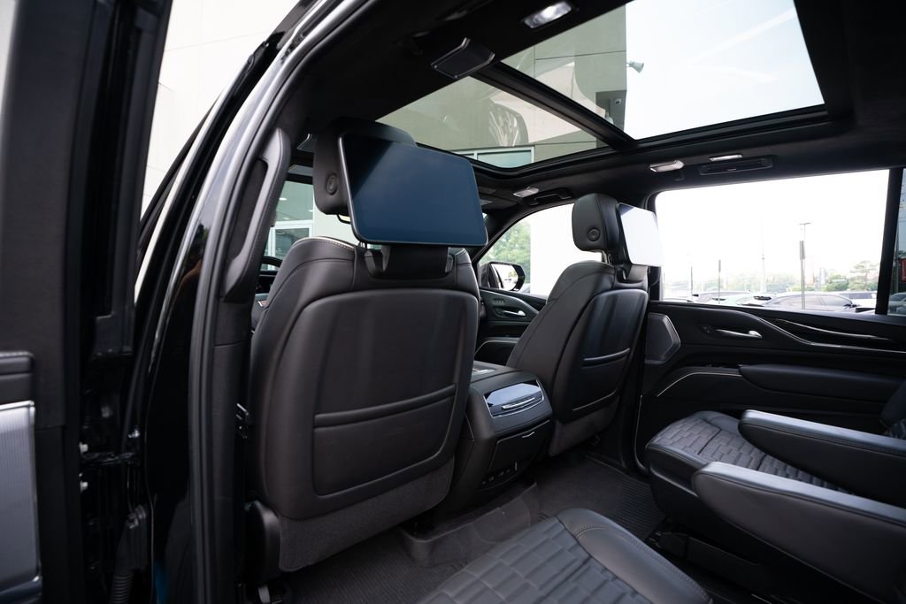 Used 2023 Cadillac Escalade ESV V w/ LPO, ONYX Package AWD/4WD image 45