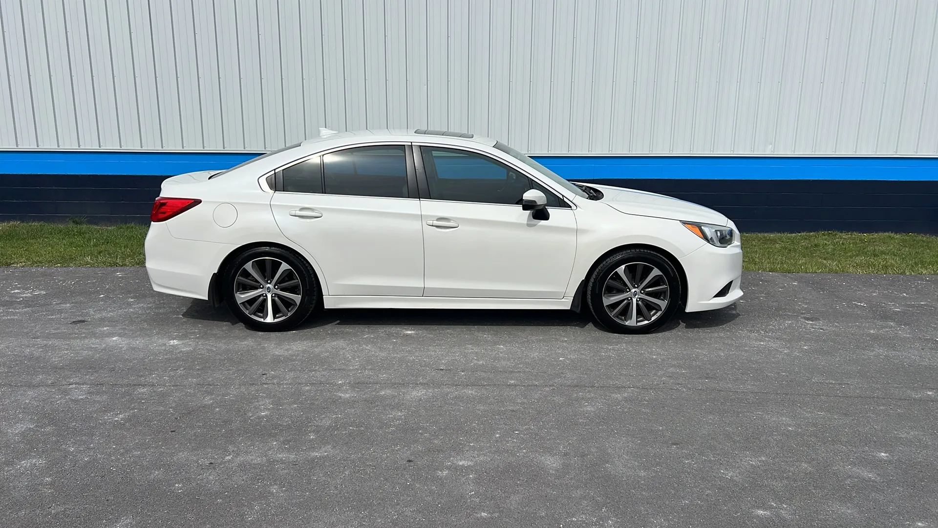 Used 2017 Subaru Legacy 2.5i Limited AWD/4WD image 4