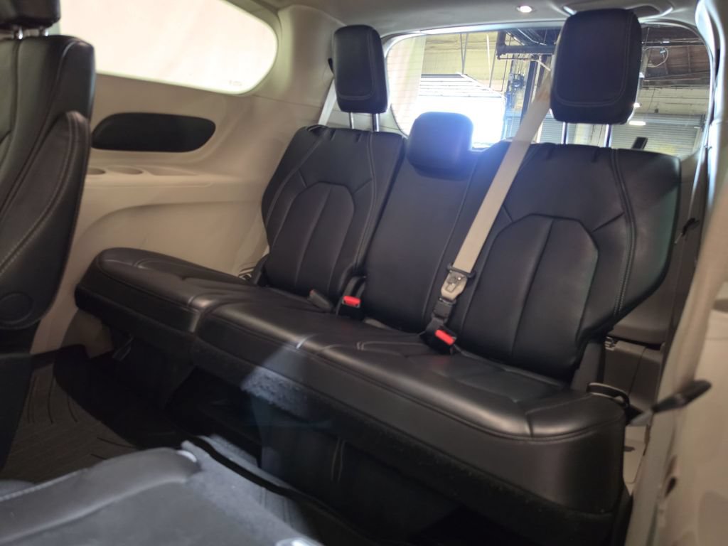 Used 2023 Chrysler Pacifica Touring-L FWD image 24