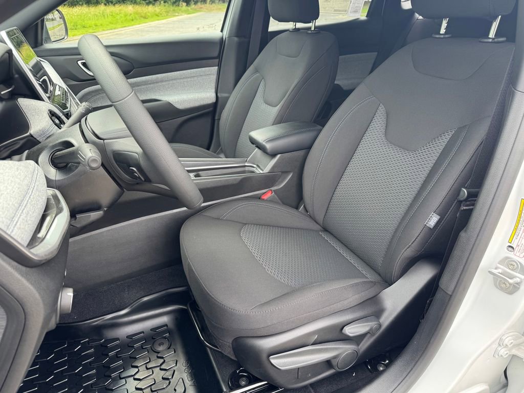 New 2025 Jeep Compass Sport image 17