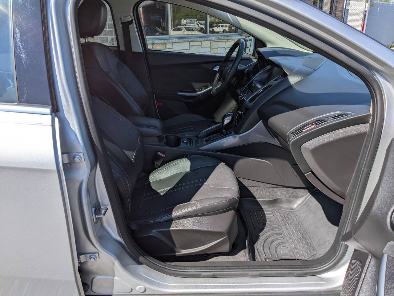Used 2012 Ford Focus Titanium FWD image 14