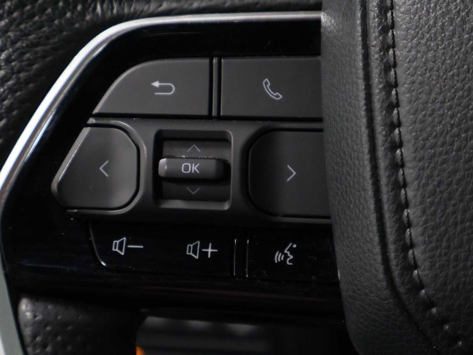 Used 2024 Toyota Sequoia Capstone AWD/4WD image 22