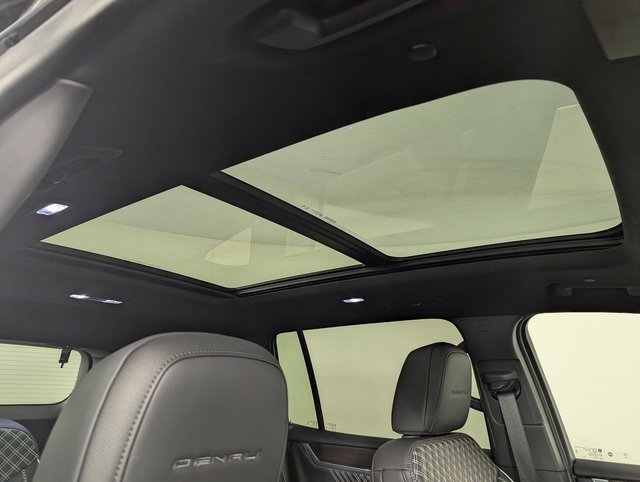Used 2025 GMC Acadia Denali image 31