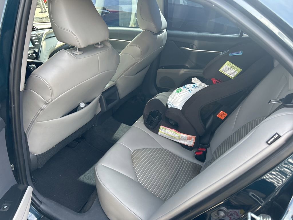 Used 2019 Toyota Camry SE w/ Carpet Mat Package image 19