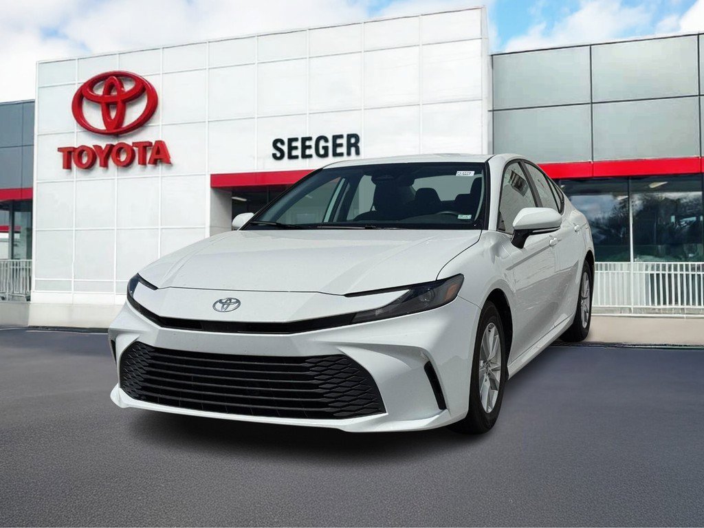Used 2025 Toyota Camry LE image 6