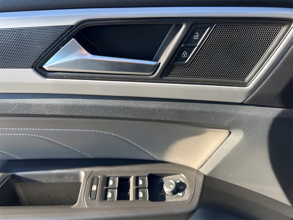 Used 2023 Volkswagen Atlas Cross Sport SEL image 28