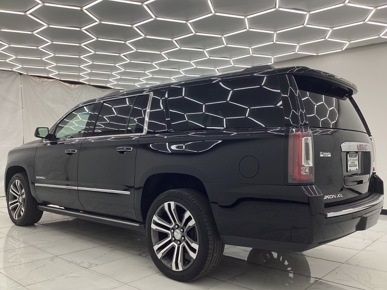 Used 2020 GMC Yukon XL Denali image 11