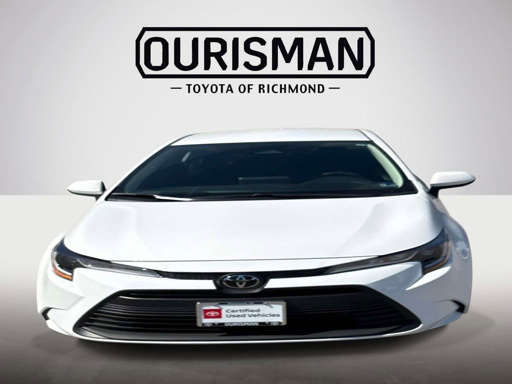 Used 2025 Toyota Corolla LE FWD image 2