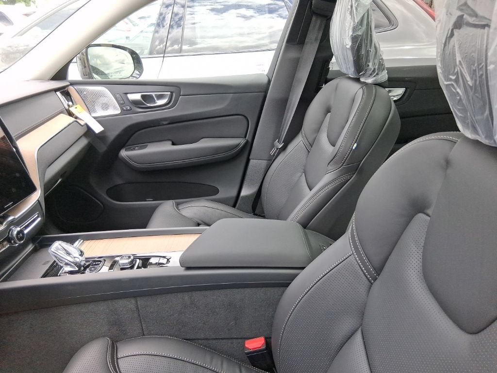 New 2026 Volvo XC60 T8 Ultra w/ Protection Package Premier AWD/4WD image 7