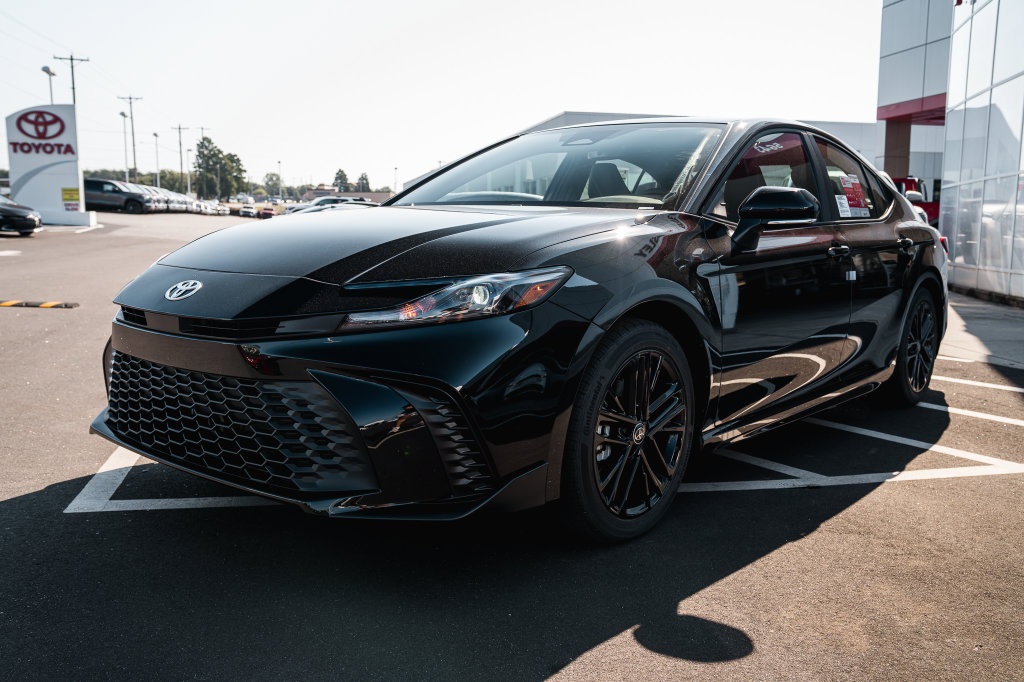 New 2026 Toyota Camry SE FWD image 3