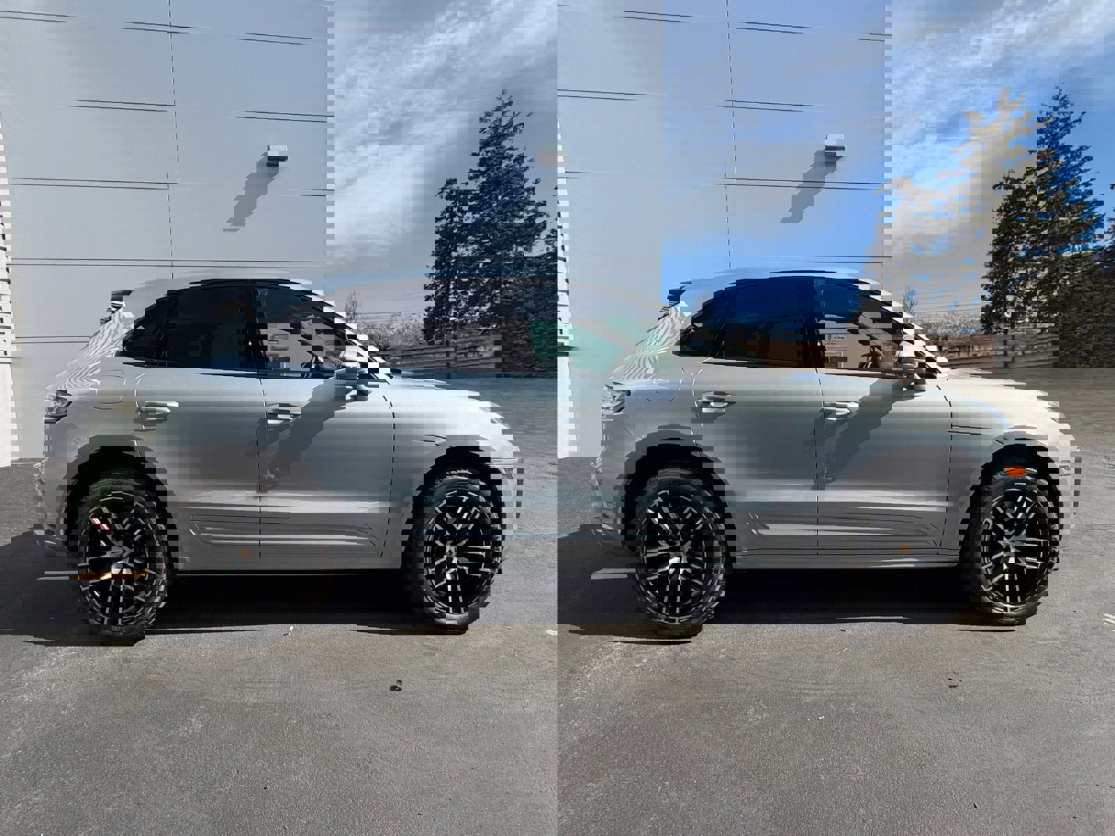 Used 2025 Porsche Macan image 6