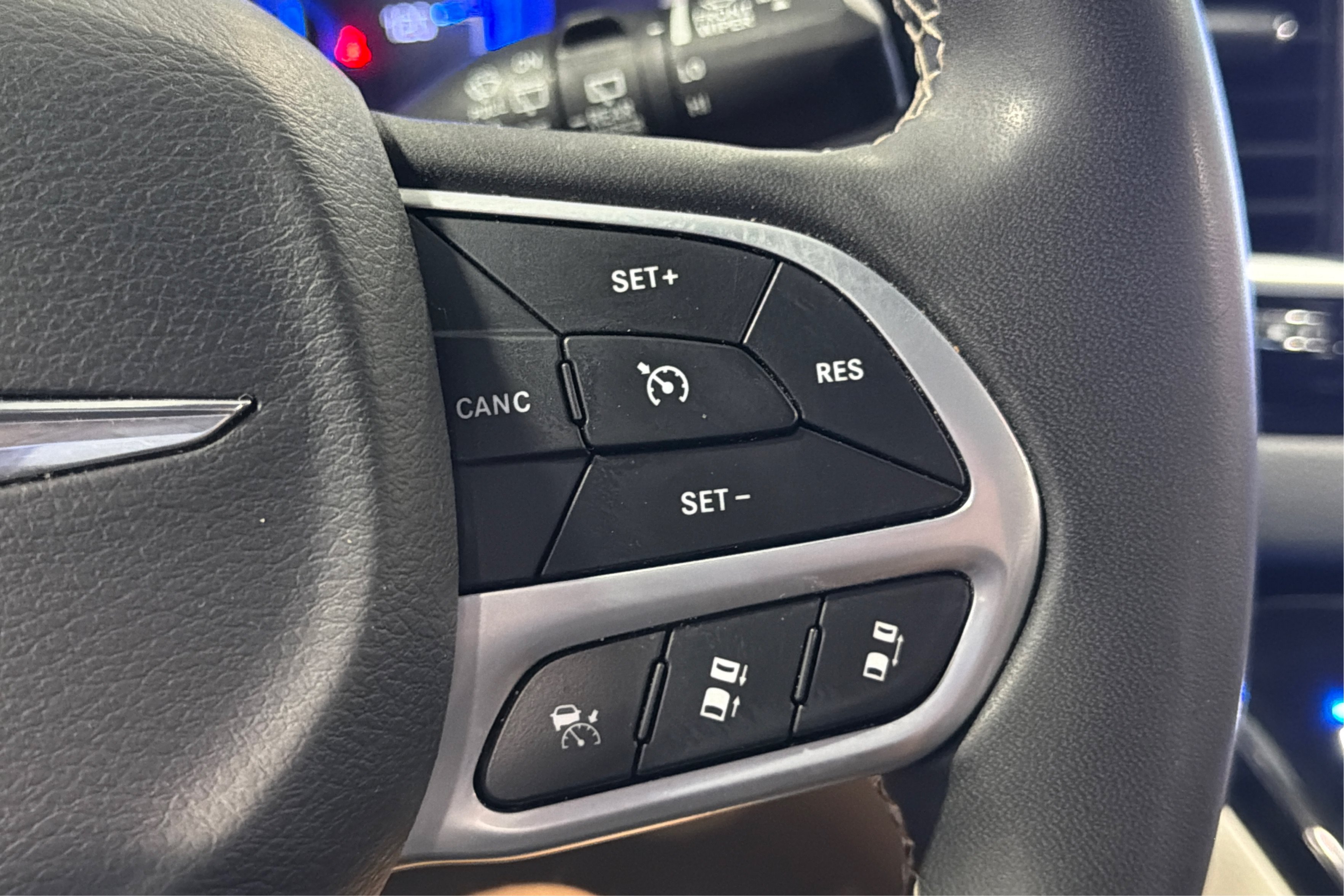 Used 2023 Chrysler Pacifica Touring-L FWD image 26
