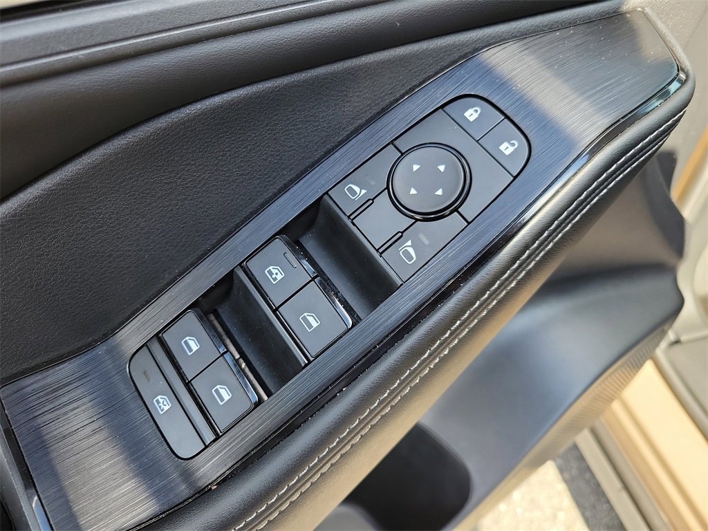 Used 2024 Nissan Rogue SV w/ SV Premium Package image 18