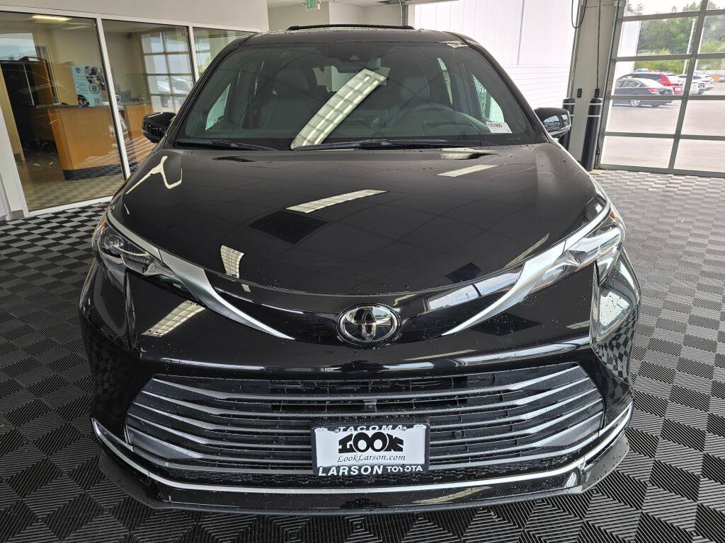 New 2026 Toyota Sienna Platinum AWD/4WD image 8