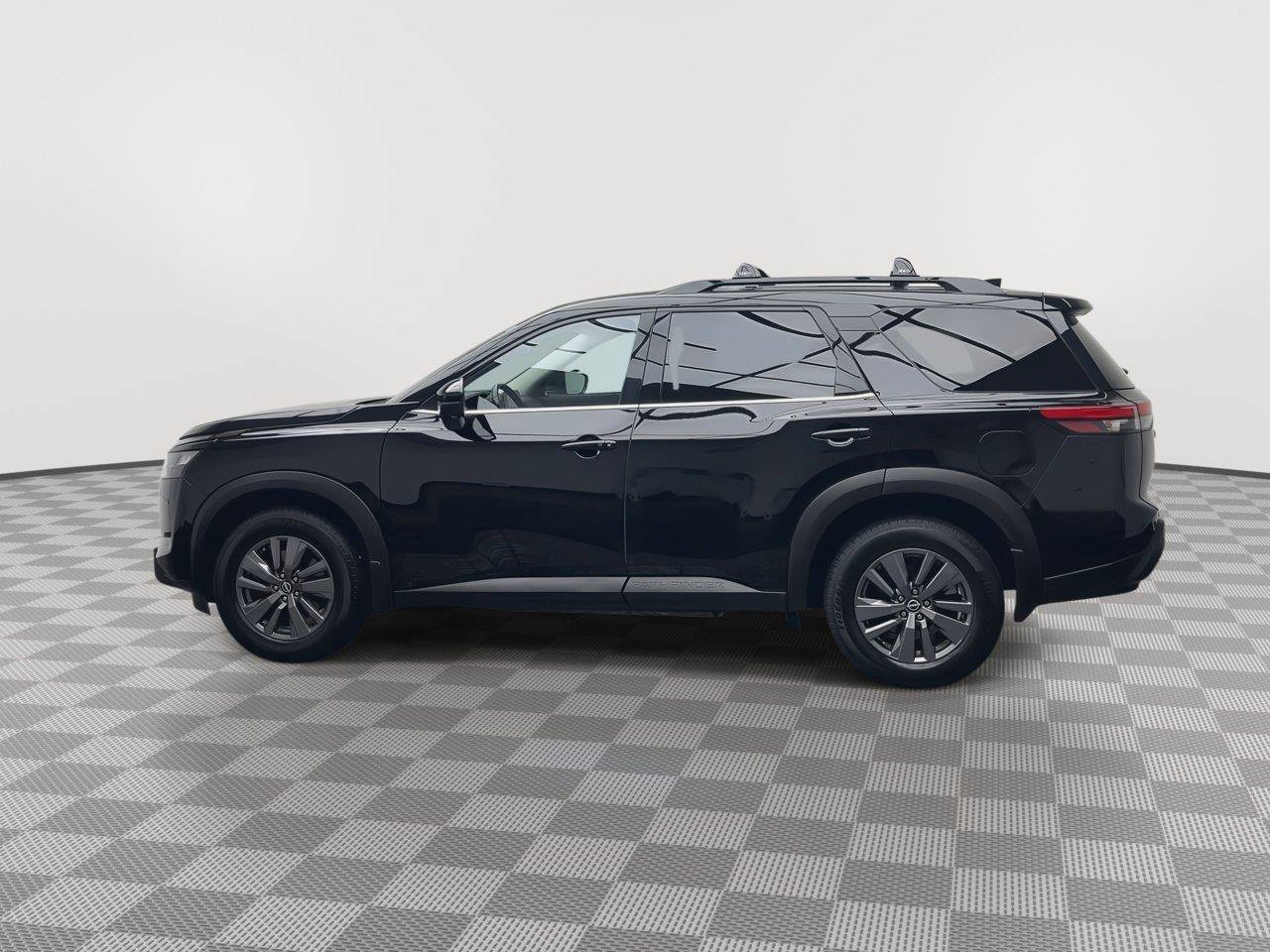 Used 2024 Nissan Pathfinder SV w/ Black Appearance Package AWD/4WD image 33