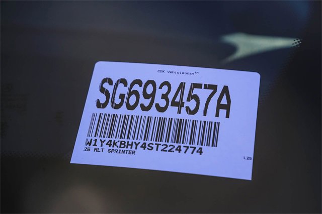 Used 2025 Mercedes-Benz Sprinter 2500 image 27