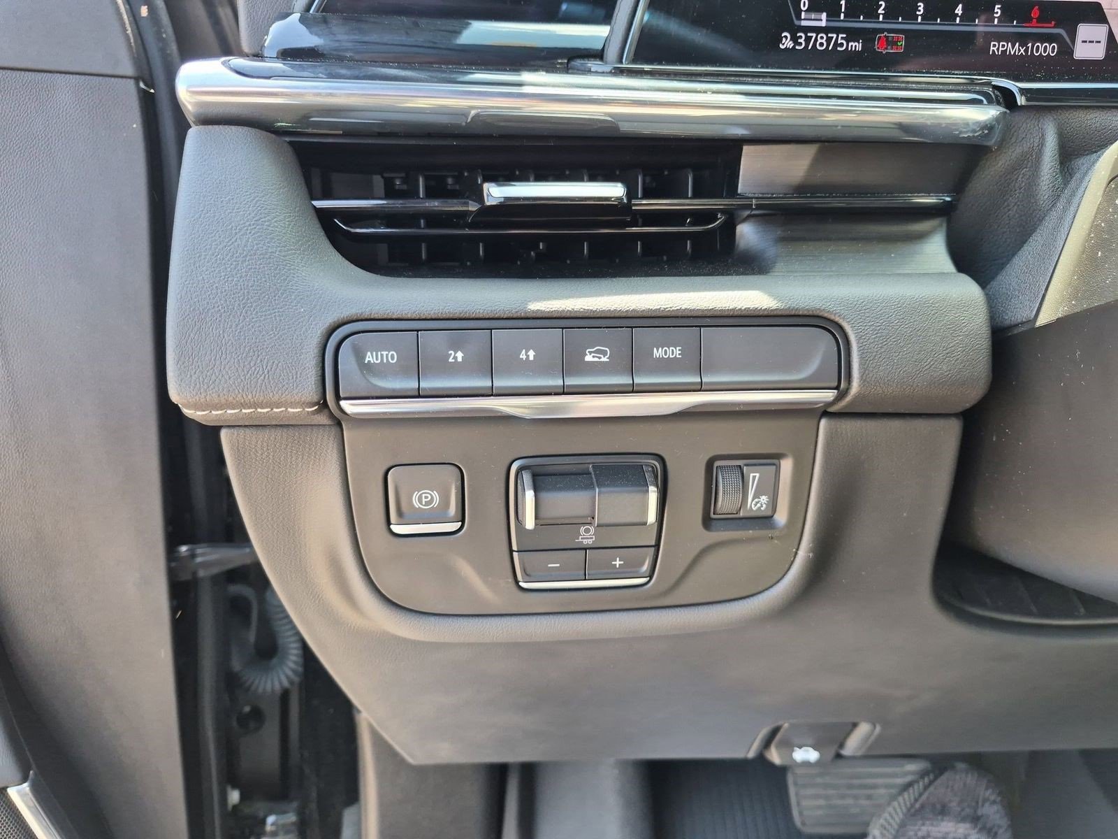 Certified 2023 Cadillac Escalade ESV Sport AWD/4WD image 16