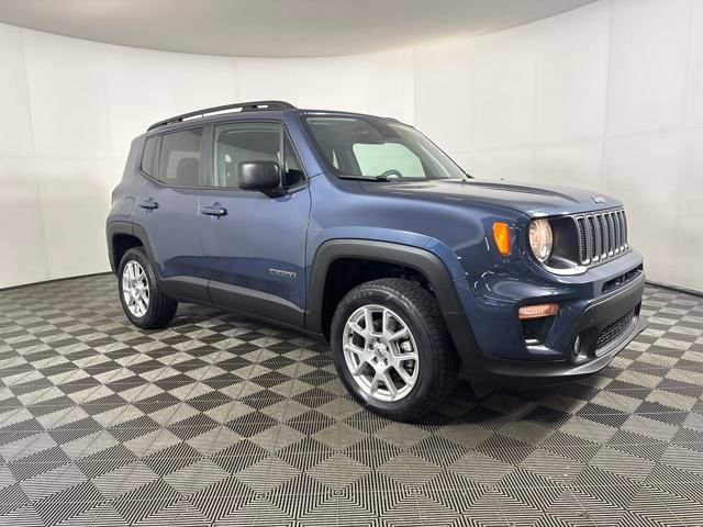 Used 2022 Jeep Renegade Latitude image 2