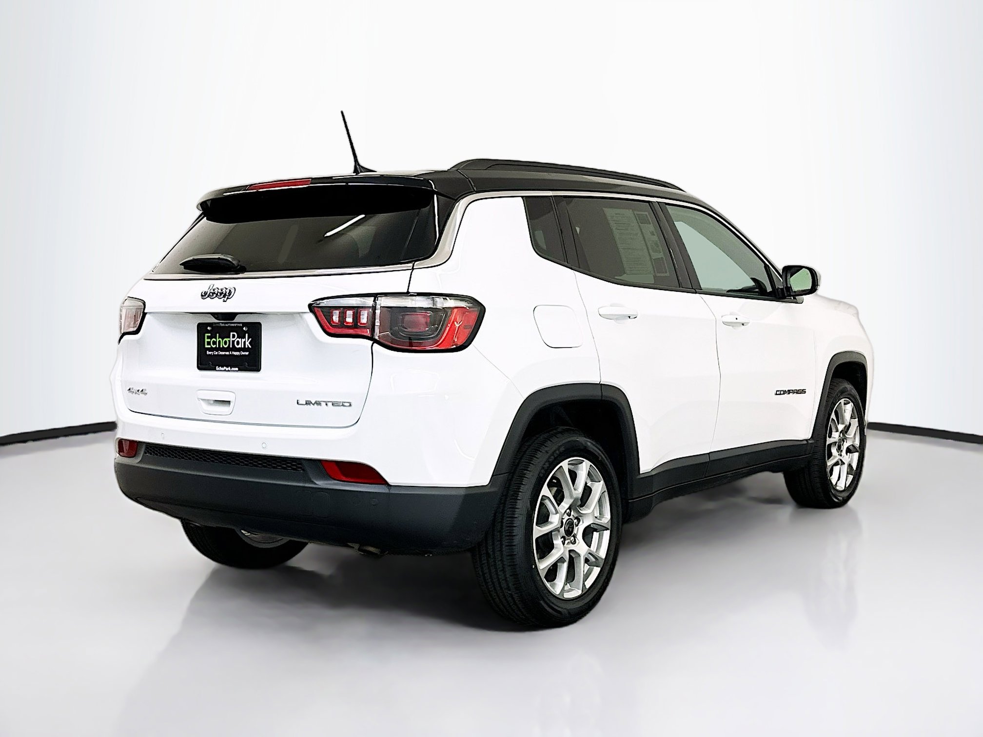 Used 2025 Jeep Compass Limited image 9