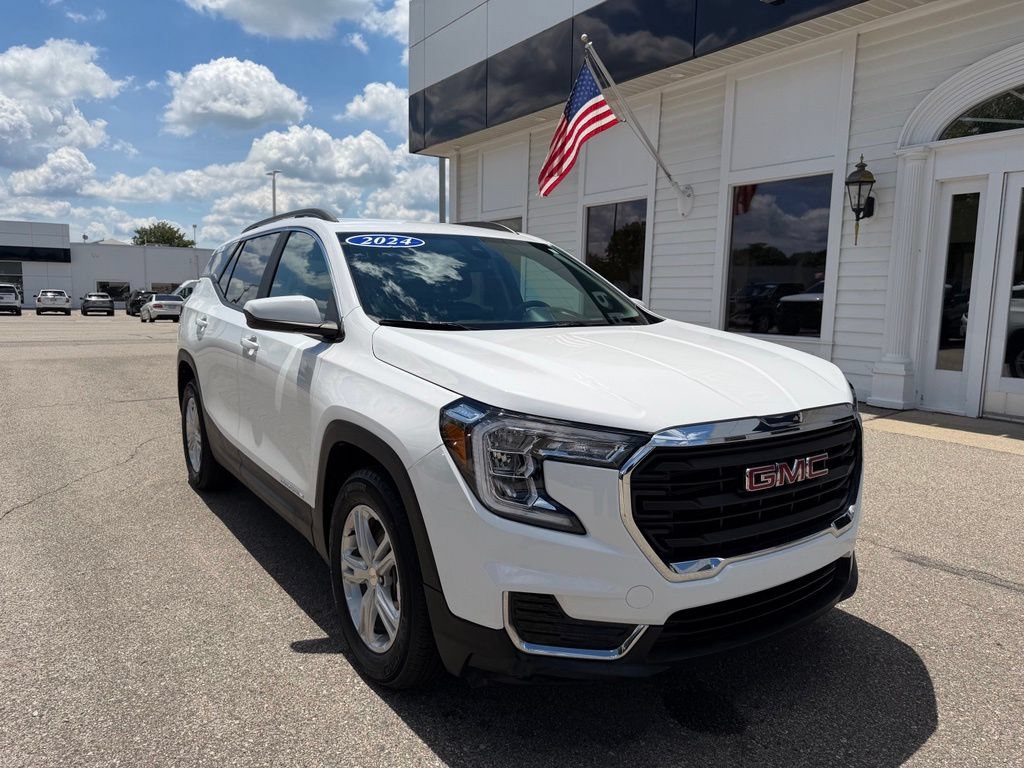 Certified 2024 GMC Terrain SLE w/ Driver Convenience Package FWD image 3