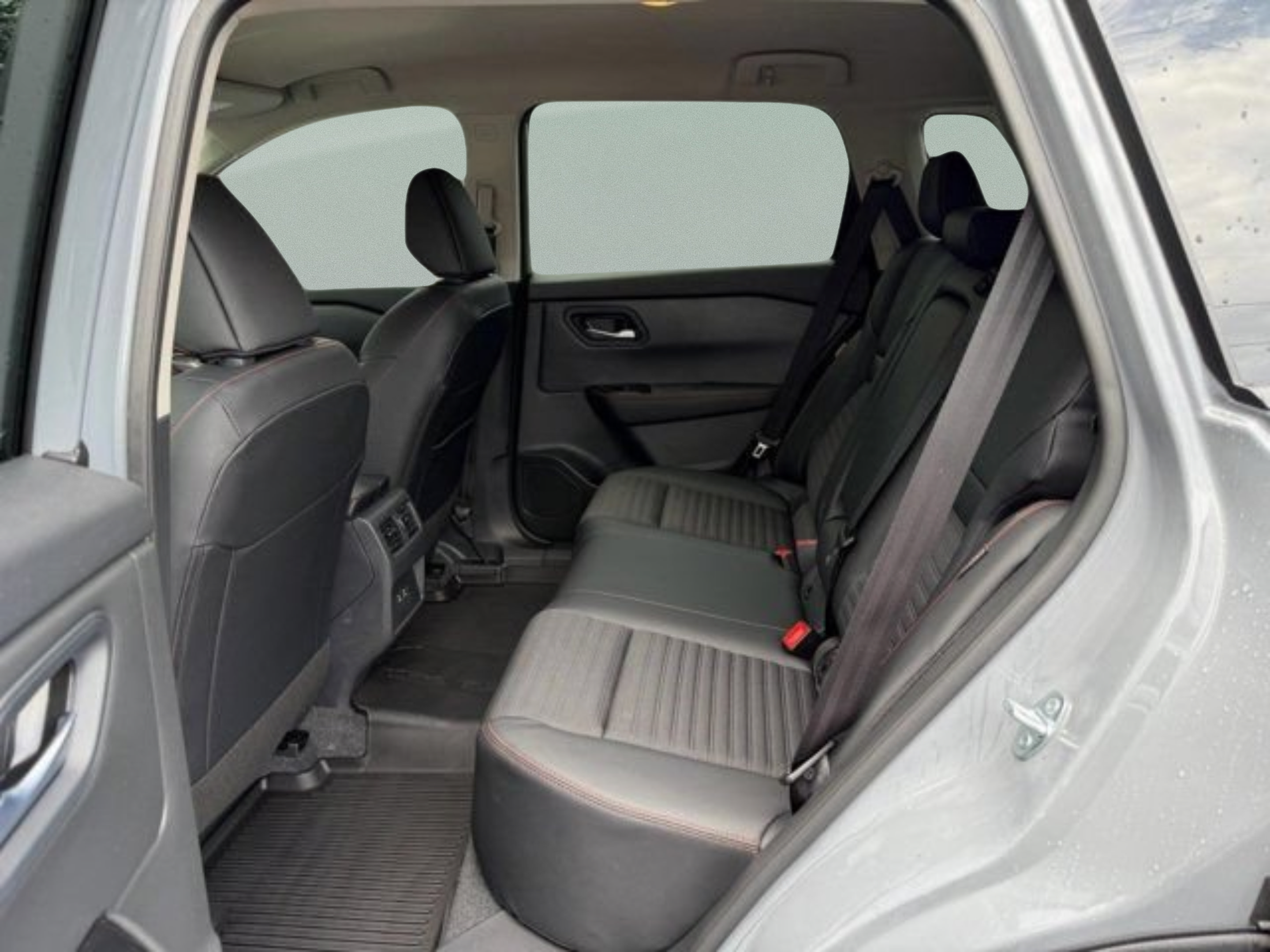 Used 2026 Nissan Rogue SV AWD/4WD image 14