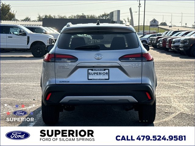 Used 2025 Toyota Corolla Cross XLE FWD image 5