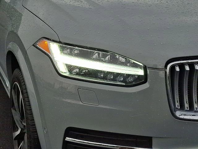 Used 2024 Volvo XC90 B6 Plus w/ Protection Package Premier AWD/4WD image 9