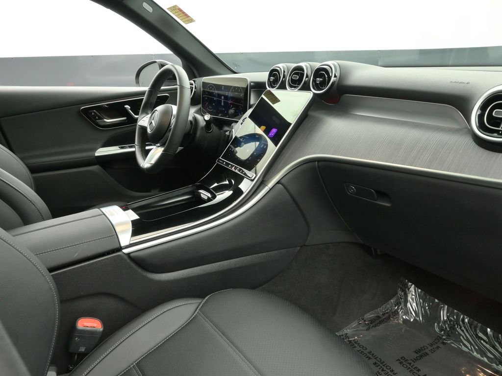 Used 2026 Mercedes-Benz GLC 300 4MATIC image 31
