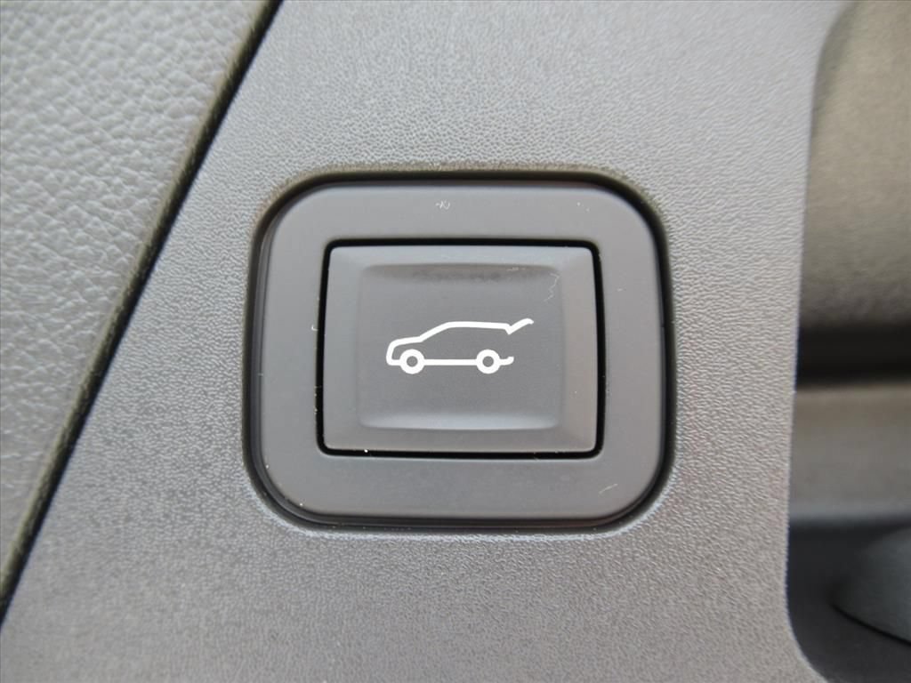 Used 2017 Buick Envision Essence FWD image 34
