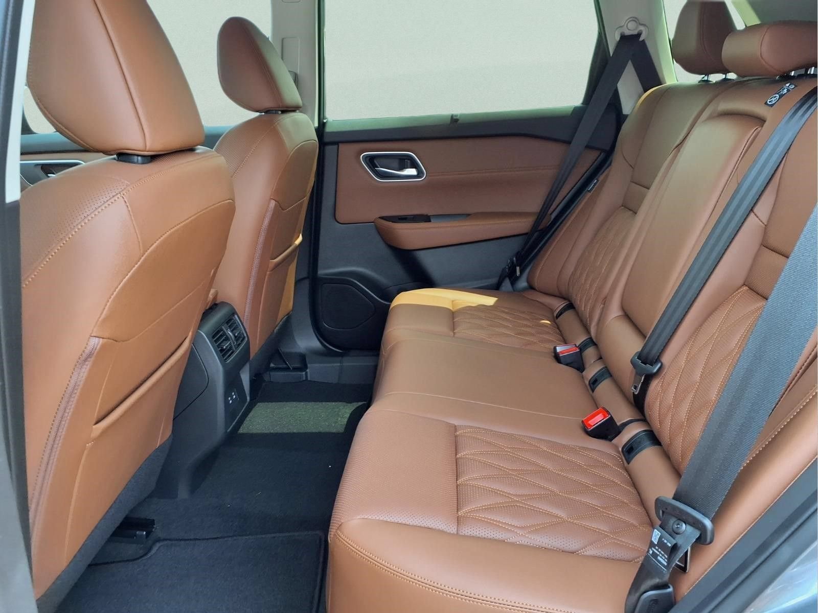 New 2026 Nissan Rogue Platinum AWD/4WD image 11