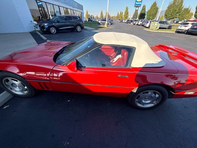 Used 1988 Chevrolet Corvette Convertible RWD image 3