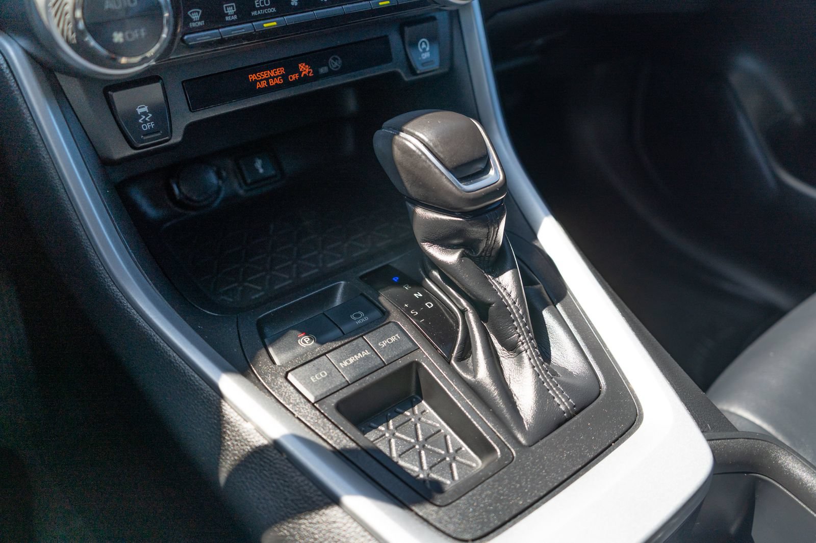 Certified 2022 Toyota RAV4 XLE Premium FWD image 27