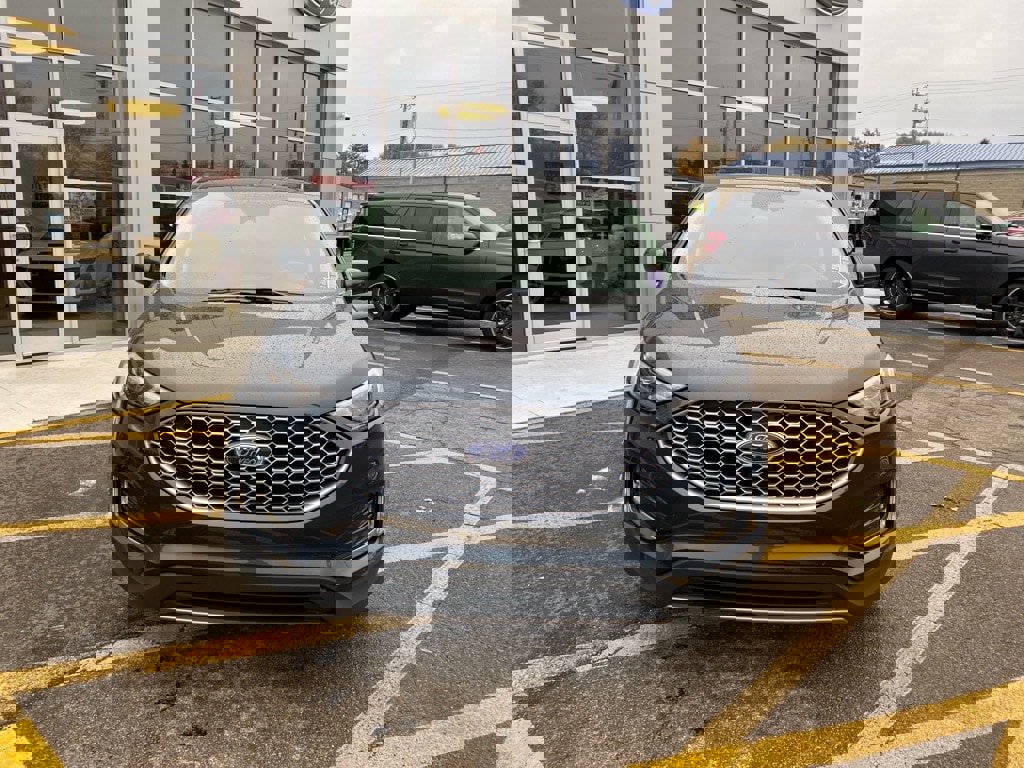 Used 2024 Ford Edge SEL w/ Convenience Package image 8