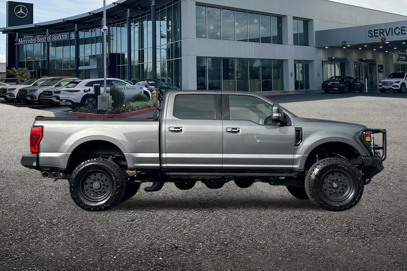 Used 2022 Ford F250 Lariat w/ Black Appearance Package image 3