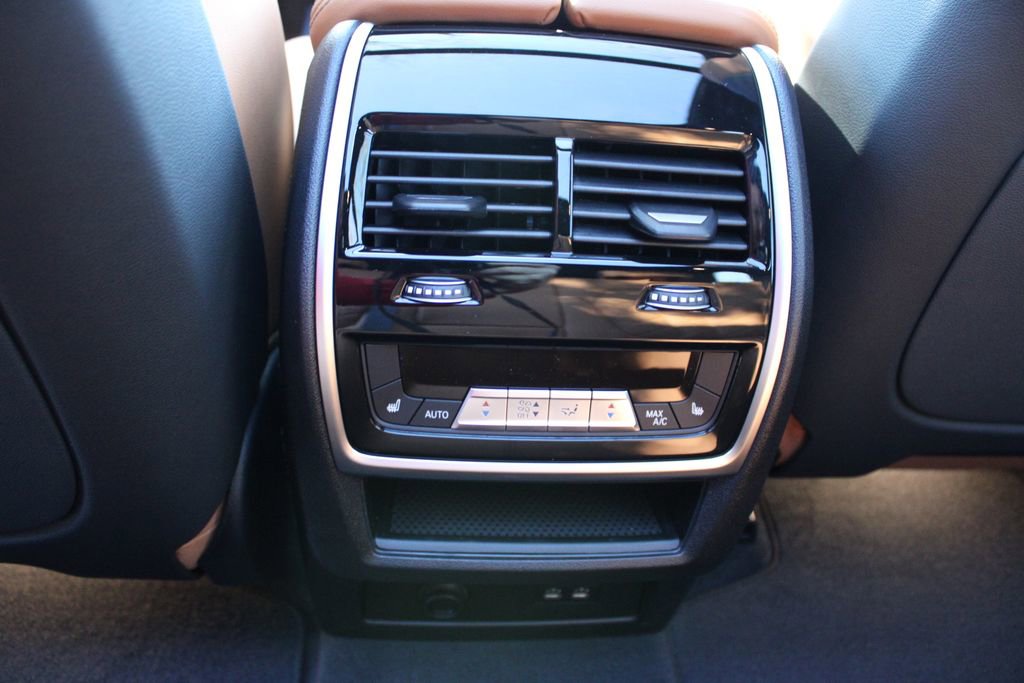 New 2026 BMW X5 xDrive50e w/ Climate Comfort Package image 39