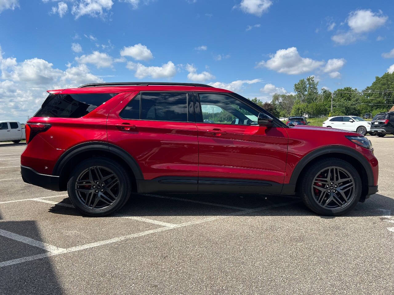 Used 2025 Ford Explorer ST w/ Sun And Sound Package AWD/4WD image 8