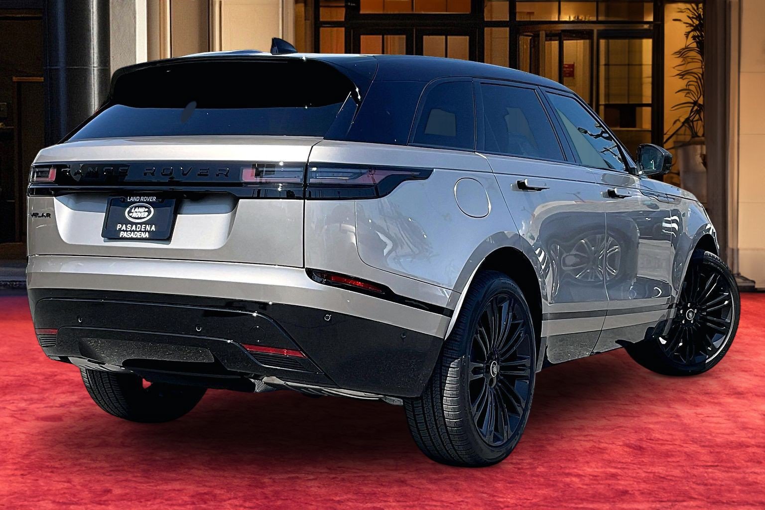 New 2026 Land Rover Range Rover Velar Dynamic SE AWD/4WD image 4