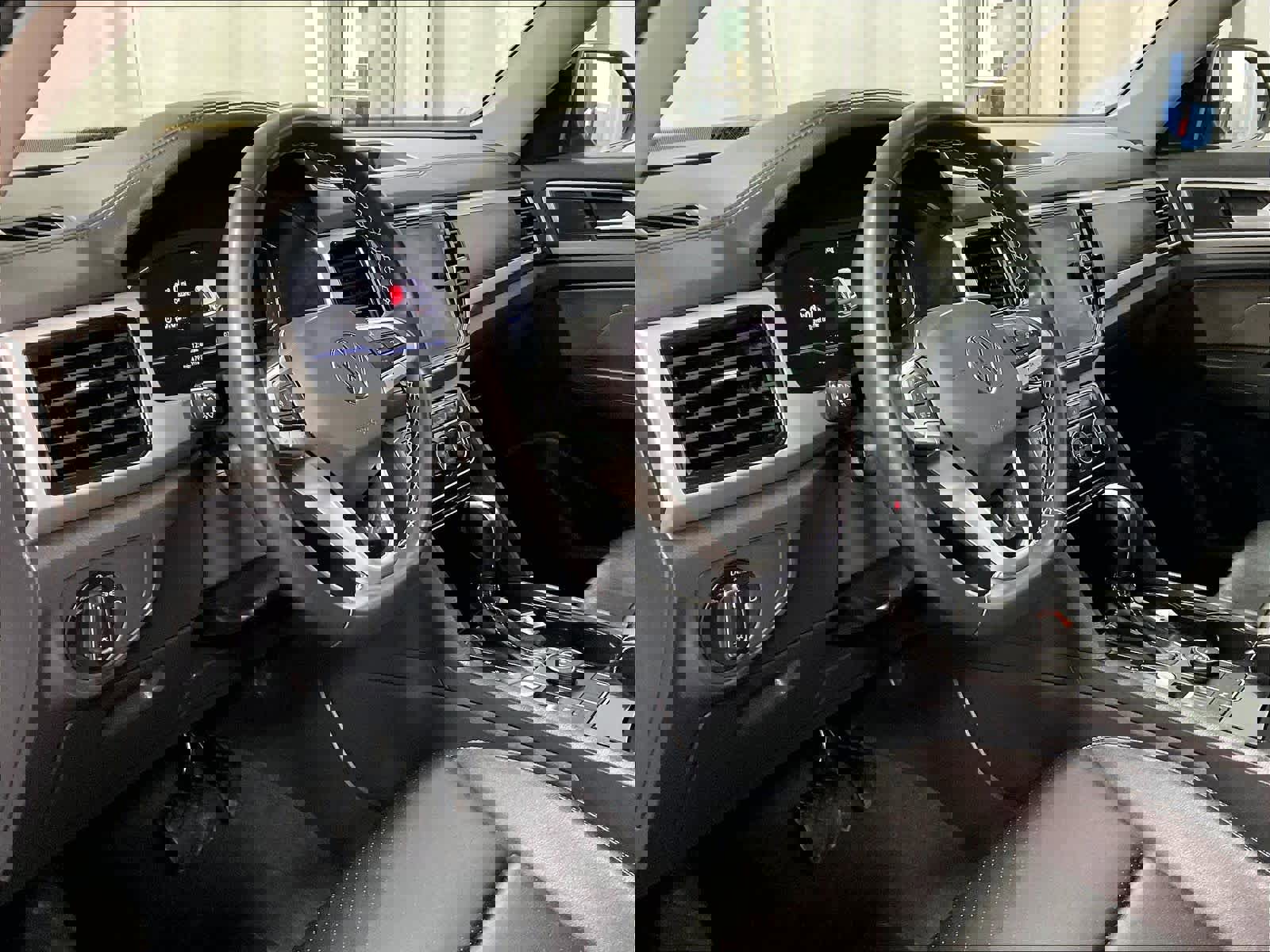 Used 2023 Volkswagen Atlas SE image 8