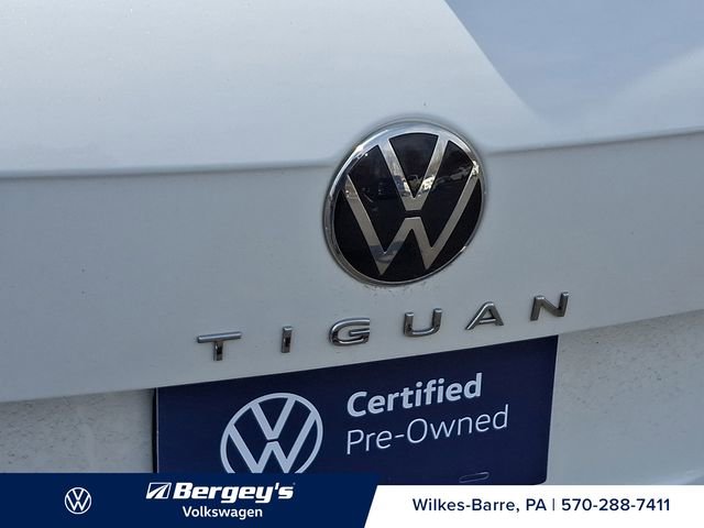 Certified 2022 Volkswagen Tiguan SE R-Line AWD/4WD image 11