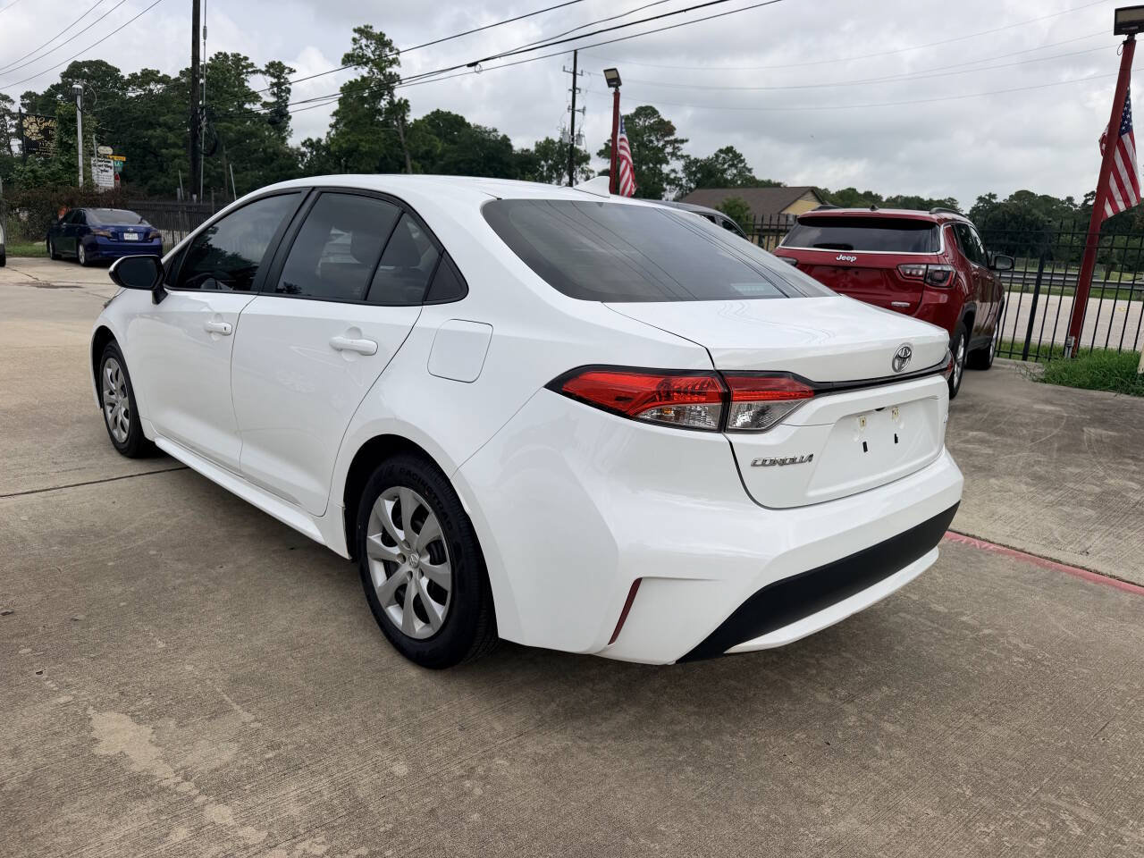 Used 2022 Toyota Corolla LE FWD image 5